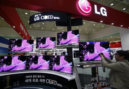 A visitor takes a photograph of LG Electronics' TV set during World IT show 2013 at the Coex convention centre in Seoul May 22, 2013. REUTER A visitor takes a photograph of LG Electronics' TV set during World IT show 2013 at the Coex convention centre in Seoul May 22, 2013. REUTER