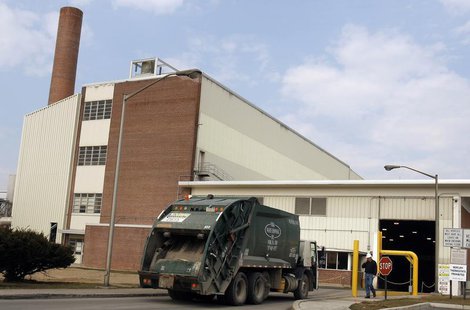 A trash truck enters the Harrisburg Incinerator in Harrisburg, Pennsylvania, March 10, 2010. REUTERS/Tim Shaffer A trash truck enters the Harrisburg Incinerator in Harrisburg, Pennsylvania, March 10, 2010. REUTERS/Tim Shaffer