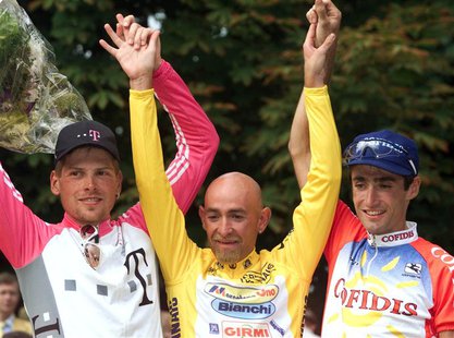 Tour de France winner Marco Pantani (C) of Italy, second placed Jan Ullrich (L) of Germany and third placed Bobby Julich of the U.S. Celebra Tour de France winner Marco Pantani (C) of Italy, second placed Jan Ullrich (L) of Germany and third placed Bobby Julich of the U.S. Celebra