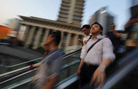 People take a escalator at the financial district of Pudong in Shanghai July 23, 2013. REUTERS/Carlos Barria People take a escalator at the financial district of Pudong in Shanghai July 23, 2013. REUTERS/Carlos Barria