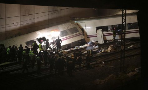 Rescue workers pull victims from a train crash near Santiago de Compostela, northwestern Spain, July 24, 2013. REUTERS/Miguel Vidal Rescue workers pull victims from a train crash near Santiago de Compostela, northwestern Spain, July 24, 2013. REUTERS/Miguel Vidal