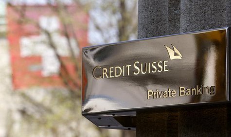The logo of Swiss bank Credit Suisse (CS) in seen in front of an office building at the Bahnhofstrasse in Zurich April 18, 2013. REUTERS/Arn The logo of Swiss bank Credit Suisse (CS) in seen in front of an office building at the Bahnhofstrasse in Zurich April 18, 2013. REUTERS/Arn