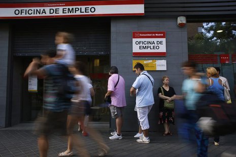 People wait to enter a government job centre in Madrid July 2, 2013. REUTERS/Susana Vera People wait to enter a government job centre in Madrid July 2, 2013. REUTERS/Susana Vera