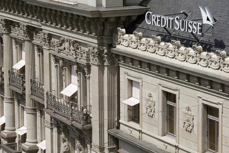 The logo of Swiss bank Credit Suisse is seen at his headquarters at the Paradeplatz square in Zurich July 25, 2013. REUTERS/Arnd Wiegmann The logo of Swiss bank Credit Suisse is seen at his headquarters at the Paradeplatz square in Zurich July 25, 2013. REUTERS/Arnd Wiegmann