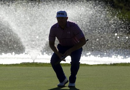 Hunter Mahan of the U.S. lines up a putt on the eighteenth green at the Canadian Open golf tournament at the Glen Abbey Golf Club in Oakvill Hunter Mahan of the U.S. lines up a putt on the eighteenth green at the Canadian Open golf tournament at the Glen Abbey Golf Club in Oakvill
