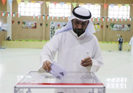 A voter casts his ballot during elections in District 3 Khaldeya, Kuwait City July 27, 2013. REUTERS/Hamad I Mohammed A voter casts his ballot during elections in District 3 Khaldeya, Kuwait City July 27, 2013. REUTERS/Hamad I Mohammed