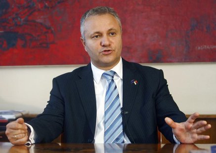 Serbian Economy Minister Mladjan Dinkic speaks during an interview with Reuters in Belgrade October 7, 2008. REUTERS/Marko Djurica Serbian Economy Minister Mladjan Dinkic speaks during an interview with Reuters in Belgrade October 7, 2008. REUTERS/Marko Djurica