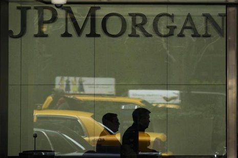 Two men walk past the front desk inside of the headquarters of JPMorgan Chase & Co bank in New York, March 15, 2013. REUTERS/Lucas Jackson Two men walk past the front desk inside of the headquarters of JPMorgan Chase & Co bank in New York, March 15, 2013. REUTERS/Lucas Jackson