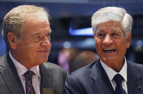 Omnicom Chief Executive John Wren (L) and Publicis Group Chairman and CEO Maurice Levy smile after announcing an agreement on their merger o Omnicom Chief Executive John Wren (L) and Publicis Group Chairman and CEO Maurice Levy smile after announcing an agreement on their merger o