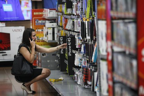 A woman shops at a Walmart Supercenter in Rogers, Arkansas June 6, 2013. REUTERS/Rick Wilking A woman shops at a Walmart Supercenter in Rogers, Arkansas June 6, 2013. REUTERS/Rick Wilking