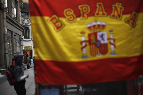 A man asks for alms at a shopping district in central Madrid June 19, 2013. REUTERS/Susana Vera A man asks for alms at a shopping district in central Madrid June 19, 2013. REUTERS/Susana Vera