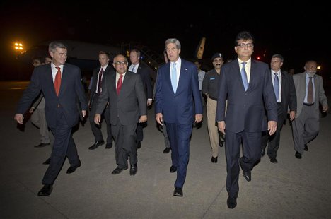 U.S. Secretary of State John Kerry (C) walks with U.S. Ambassador to Pakistan Richard Olson (L) and unidentified Pakistani officials upon hi U.S. Secretary of State John Kerry (C) walks with U.S. Ambassador to Pakistan Richard Olson (L) and unidentified Pakistani officials upon hi
