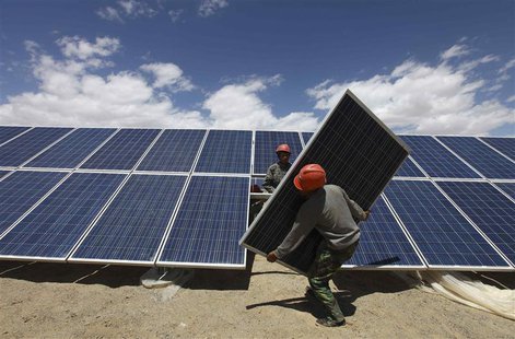Workers install a solar panel in Jiuquan, Gansu province, in this July 14, 2013 file photo. REUTERS/Stringer/Files Workers install a solar panel in Jiuquan, Gansu province, in this July 14, 2013 file photo. REUTERS/Stringer/Files