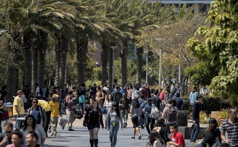 Students walk through campus between classes at Santa Monica College in Santa Monica, California April 4, 2012. REUTERS/Bret Hartman Students walk through campus between classes at Santa Monica College in Santa Monica, California April 4, 2012. REUTERS/Bret Hartman