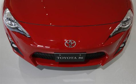 Toyota Motor Corp's Toyota 86 sports car is seen at the company's showroom in Tokyo August 1, 2013. REUTERS/Issei Kato Toyota Motor Corp's Toyota 86 sports car is seen at the company's showroom in Tokyo August 1, 2013. REUTERS/Issei Kato