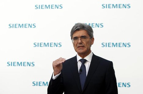 Newly elected Siemens CEO Joe Kaeser gestures during a news conference in Germany's Siemens AG headquarter in Munich July 31, 2013. REUTERS/ Newly elected Siemens CEO Joe Kaeser gestures during a news conference in Germany's Siemens AG headquarter in Munich July 31, 2013. REUTERS/