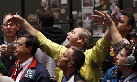 Traders in the S&P 500 options pit at the Chicago Board of Trade signal orders shortly after the Federal Reserve's decision to leave short-t Traders in the S&P 500 options pit at the Chicago Board of Trade signal orders shortly after the Federal Reserve's decision to leave short-t