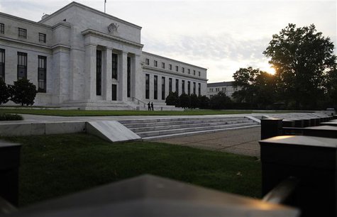 The sun rises to the east of the U.S. Federal Reserve building in Washington, July 31, 2013. REUTERS/Jonathan Ernst The sun rises to the east of the U.S. Federal Reserve building in Washington, July 31, 2013. REUTERS/Jonathan Ernst