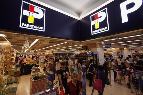 Shoppers crowd one of the biggest Parknshop Superstores, owned by tycoon Li Ka-shing, inside a shopping mall in Hong Kong July 25, 2013. REU Shoppers crowd one of the biggest Parknshop Superstores, owned by tycoon Li Ka-shing, inside a shopping mall in Hong Kong July 25, 2013. REU
