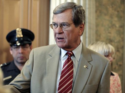 Sen. Trent Lott (R-MS) talks with journalists after voting on the U.S. Troop Readiness, Veterans' Health And Iraq Accountability Act on Capi Sen. Trent Lott (R-MS) talks with journalists after voting on the U.S. Troop Readiness, Veterans' Health And Iraq Accountability Act on Capi