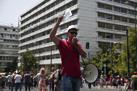 Public sector employees march during an anti-austerity rally outside the finance ministry in Athens August 1, 2013. REUTERS/Yorgos Karahalis Public sector employees march during an anti-austerity rally outside the finance ministry in Athens August 1, 2013. REUTERS/Yorgos Karahalis