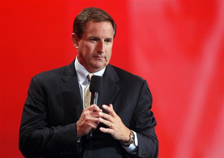 Oracle co-president Mark Hurd speaks to the audience at Oracle Open World in San Francisco, California September 22, 2010. REUTERS/Robert Ga Oracle co-president Mark Hurd speaks to the audience at Oracle Open World in San Francisco, California September 22, 2010. REUTERS/Robert Ga