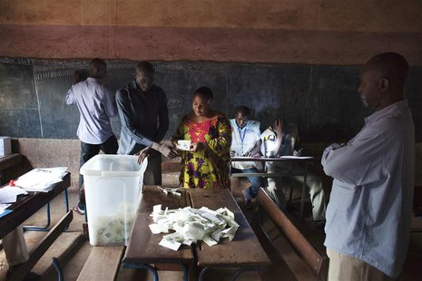 Poll workers count ballots in Bamako August 11, 2013. REUTERS/Joe Penney Poll workers count ballots in Bamako August 11, 2013. REUTERS/Joe Penney