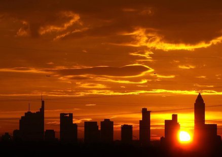The sun rises early morning behind the skyline of Frankfurt, January 11, 2008. REUTERS/Kai Pfaffenbach The sun rises early morning behind the skyline of Frankfurt, January 11, 2008. REUTERS/Kai Pfaffenbach