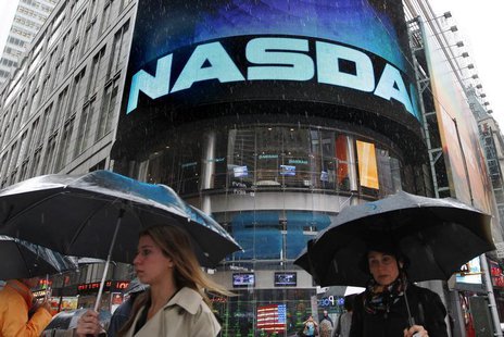 Commuters pass by the NASDAQ Marketsite in New York, May 21, 2012. REUTERS/Brendan McDermid Commuters pass by the NASDAQ Marketsite in New York, May 21, 2012. REUTERS/Brendan McDermid
