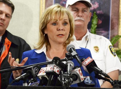 Oklahoma Governor Mary Fallin (C) speaks during a press conference with city officials in Moore, Oklahoma May 21, 2013. REUTERS/Gene Blevins Oklahoma Governor Mary Fallin (C) speaks during a press conference with city officials in Moore, Oklahoma May 21, 2013. REUTERS/Gene Blevins