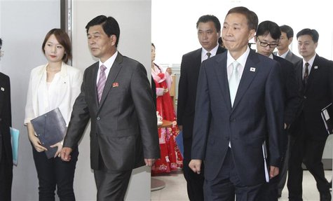 Head of the South Korean working-level delegation Kim Ki-woong (front R) and his North Korean counterpart Park Chol-su (2nd L) arrive for th Head of the South Korean working-level delegation Kim Ki-woong (front R) and his North Korean counterpart Park Chol-su (2nd L) arrive for th