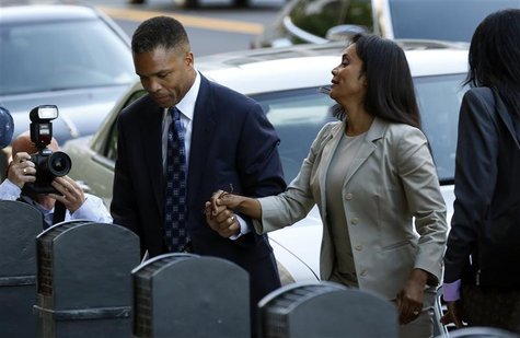 Jesse Jackson Jr. and his wife Sandi arrive in court for their sentencing hearing in Washington, August 14, 2013. REUTERS/Kevin Lamarque Jesse Jackson Jr. and his wife Sandi arrive in court for their sentencing hearing in Washington, August 14, 2013. REUTERS/Kevin Lamarque