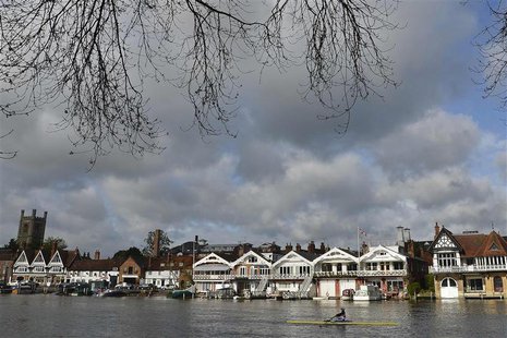 A rower is seen training on the River Thames at Henley-on-Thames, west of London in this April 27, 2012 file photograph. REUTERS/Toby Melvil A rower is seen training on the River Thames at Henley-on-Thames, west of London in this April 27, 2012 file photograph. REUTERS/Toby Melvil
