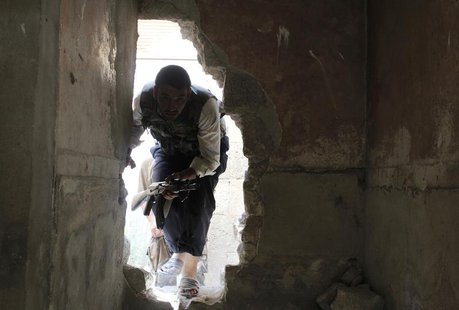 A Free Syrian Army fighter moves through a hole in a wall in the Bab al-Nasr neighborhood of Aleppo August 14, 2013. REUTERS/Melhem Barakat A Free Syrian Army fighter moves through a hole in a wall in the Bab al-Nasr neighborhood of Aleppo August 14, 2013. REUTERS/Melhem Barakat
