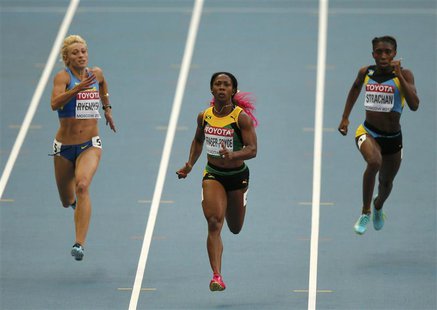Shelly-Ann Fraser-Pryce of Jamaica (C) runs with Mariya Ryemyen of Ukraine (L) and Anthonique Strachan of Bahamas (R) in their women's 200 m Shelly-Ann Fraser-Pryce of Jamaica (C) runs with Mariya Ryemyen of Ukraine (L) and Anthonique Strachan of Bahamas (R) in their women's 200 m