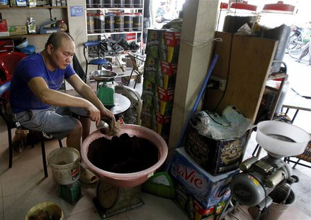 A coffee seller packs bags of coffee powder for sale at a shop in Hanoi August 13, 2013. REUTERS/Kham A coffee seller packs bags of coffee powder for sale at a shop in Hanoi August 13, 2013. REUTERS/Kham