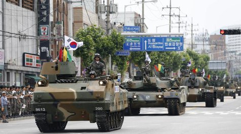South Korean soldiers attend an annual military parade in Chuncheon, northeast of Seoul June 21, 2013. REUTERS/Lee Jae-Won South Korean soldiers attend an annual military parade in Chuncheon, northeast of Seoul June 21, 2013. REUTERS/Lee Jae-Won
