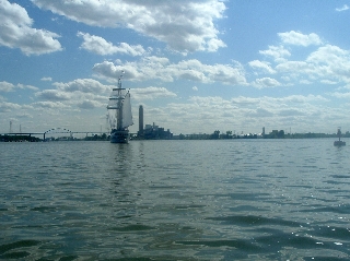 A Tall ship sailing into the mouth of the Fox River on the Bay of Green Bay. (Photo by: BCantrall/Released under the GNU Free Documentation License) A Tall ship sailing into the mouth of the Fox River on the Bay of Green Bay. (Photo by: BCantrall/Released under the GNU Free Documentation License)