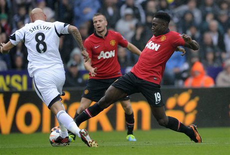 Swansea City's Jonjo Shelvey (L) is challenged by Manchester United's Danny Welbeck during their English Premier League soccer match at Libe Swansea City's Jonjo Shelvey (L) is challenged by Manchester United's Danny Welbeck during their English Premier League soccer match at Libe