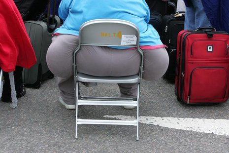 A passenger waits for a delayed flight at Heathrow airport's terminal four in London August 12, 2006. REUTERS/Toby Melville/Files A passenger waits for a delayed flight at Heathrow airport's terminal four in London August 12, 2006. REUTERS/Toby Melville/Files