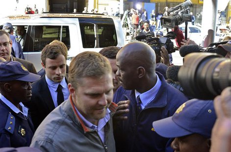 Paralympic gold medallist Oscar Pistorius (foreground, 3rd L) arrives at the Pretoria Magistrates court August 19, 2013. REUTERS/Mujahid Saf Paralympic gold medallist Oscar Pistorius (foreground, 3rd L) arrives at the Pretoria Magistrates court August 19, 2013. REUTERS/Mujahid Saf