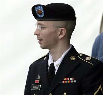 U.S. Army Private First Class Bradley Manning departs the courthouse at Fort Meade, Maryland July 30, 2013. REUTERS/Gary Cameron U.S. Army Private First Class Bradley Manning departs the courthouse at Fort Meade, Maryland July 30, 2013. REUTERS/Gary Cameron
