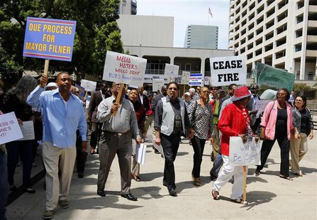 Supporters of San Diego Mayor Bob Filner hold a rally in San Diego, California August 19, 2013. REUTERS/Mike Blake Supporters of San Diego Mayor Bob Filner hold a rally in San Diego, California August 19, 2013. REUTERS/Mike Blake