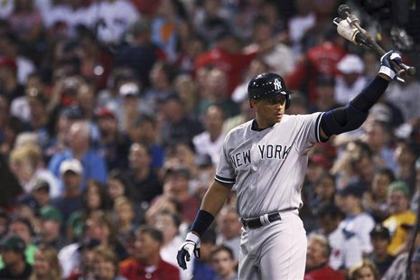 New York Yankees Alex Rodriguez warms up on deck in the first inning of their MLB American League Baseball game against the Boston Red Sox i New York Yankees Alex Rodriguez warms up on deck in the first inning of their MLB American League Baseball game against the Boston Red Sox i