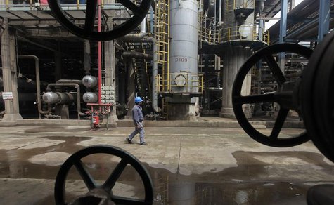 A worker walks past oil pipes at a refinery in Wuhan, Hubei province March 23, 2012. REUTERS/Stringer A worker walks past oil pipes at a refinery in Wuhan, Hubei province March 23, 2012. REUTERS/Stringer