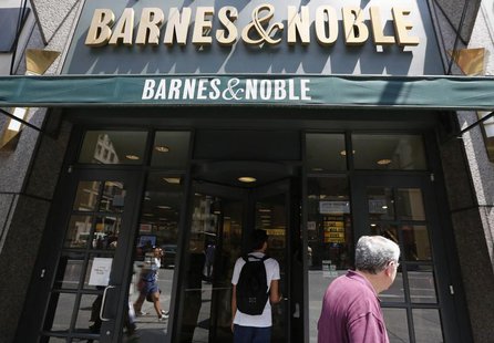 Customers enter a Barnes and Noble store in New York June 25, 2013. REUTERS/Brendan McDermid Customers enter a Barnes and Noble store in New York June 25, 2013. REUTERS/Brendan McDermid