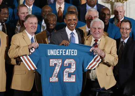 U.S. President Barack Obama honors the 1972 season Miami Dolphins, the NFL Superbowl-winning football team in the East Room of the White Hou U.S. President Barack Obama honors the 1972 season Miami Dolphins, the NFL Superbowl-winning football team in the East Room of the White Hou