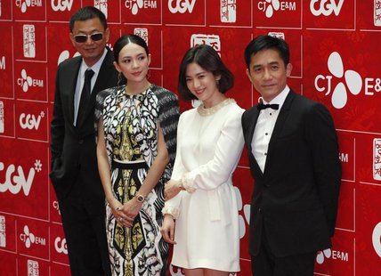 (L-R) Director Wong Kar-wai and cast members Zhang Ziyi , Song Hye-kyo and Tony Leung Chiu-wai pose for photographers during an event promot (L-R) Director Wong Kar-wai and cast members Zhang Ziyi , Song Hye-kyo and Tony Leung Chiu-wai pose for photographers during an event promot