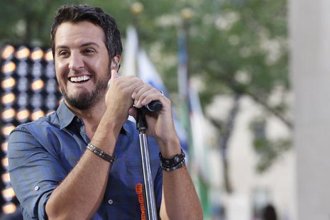 Singer Luke Bryan performs on NBC's 'Today' show in New York, August 16, 2013. REUTERS/Brendan McDermid Singer Luke Bryan performs on NBC's 'Today' show in New York, August 16, 2013. REUTERS/Brendan McDermid