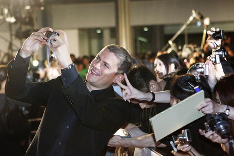 Actor Wentworth Miller takes a picture with fans at the "Resident Evil: Afterlife 3D" Tokyo premiere September 2, 2010. REUTERS/Kim Kyung-Ho Actor Wentworth Miller takes a picture with fans at the "Resident Evil: Afterlife 3D" Tokyo premiere September 2, 2010. REUTERS/Kim Kyung-Ho